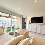 Apartment Beautiful 3-bedroom - Walking Distance To Beaches - Swimming Pool - Parking