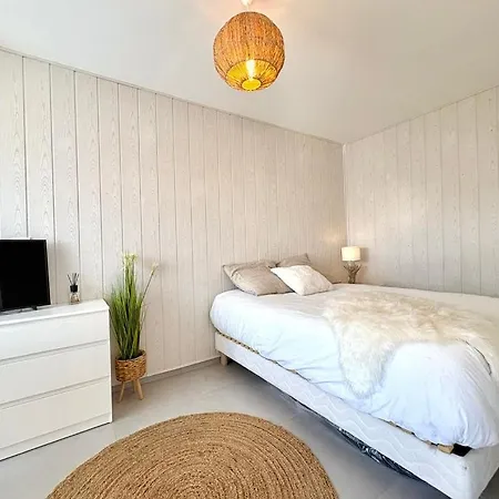 Beautiful 3-bedroom - Walking Distance To Beaches - Swimming Pool - Parking