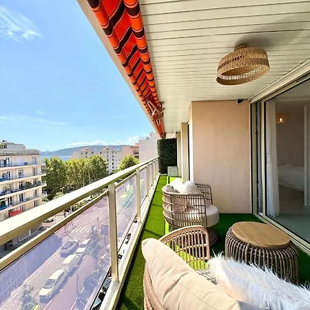 Апартаменты Beautiful 3-bedroom - Walking Distance To Beaches - Swimming Pool - Parking *