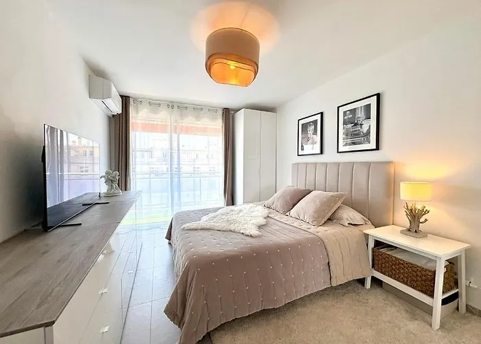 Beautiful 3-bedroom - Walking Distance To Beaches - Swimming Pool - Parking * Antibes