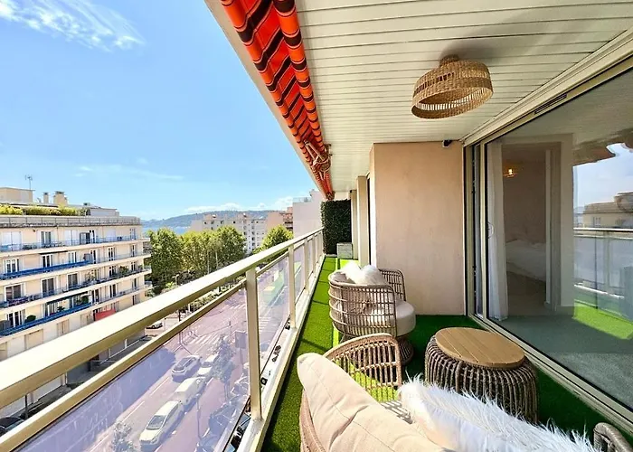 Apartman Beautiful 3-bedroom - Walking Distance To Beaches - Swimming Pool - Parking *