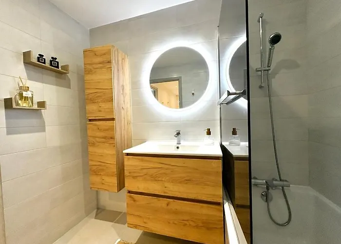 Beautiful 3-bedroom - Walking Distance To Beaches - Swimming Pool - Parking Apartman Antibes