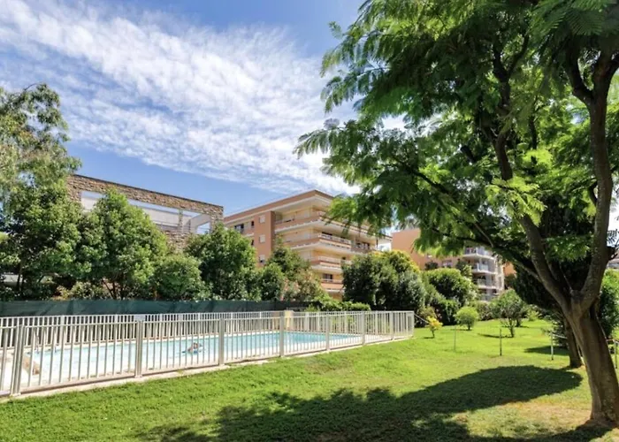 Beautiful 3-bedroom - Walking Distance To Beaches - Swimming Pool - Parking Apartman